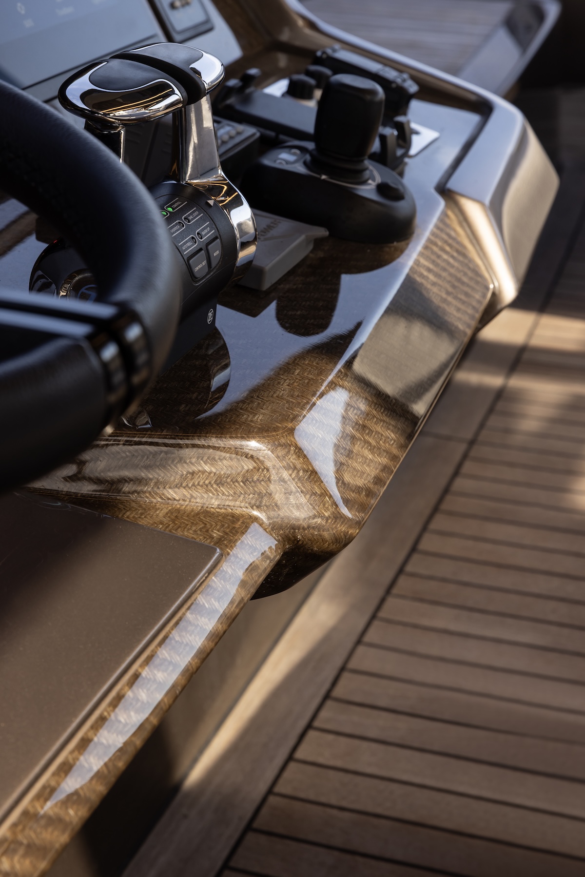 Wheelhouse and joystick helm of 100 Sunreef Power
