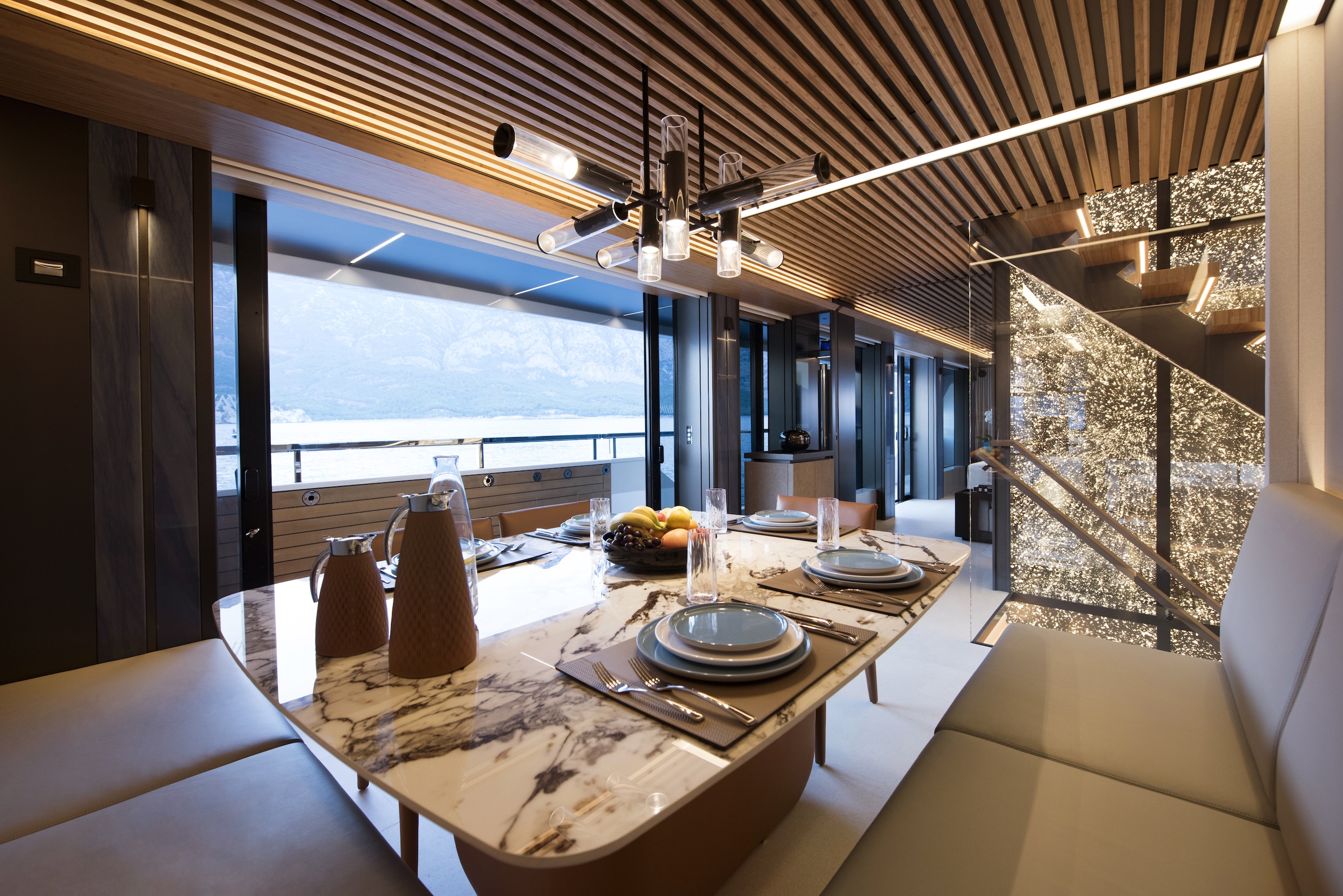 Main deck dining