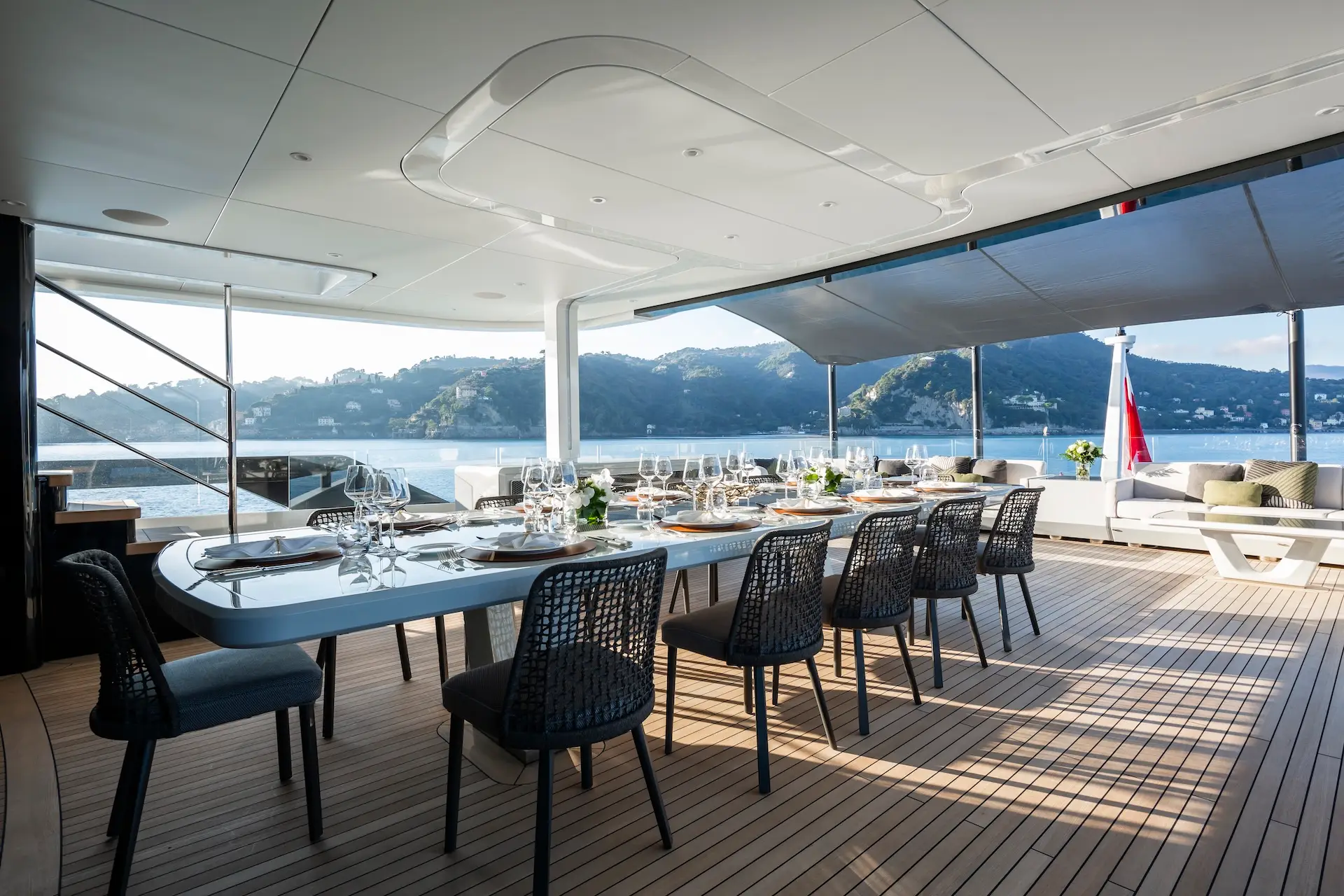 Outdoor dining on Diamond Binta
