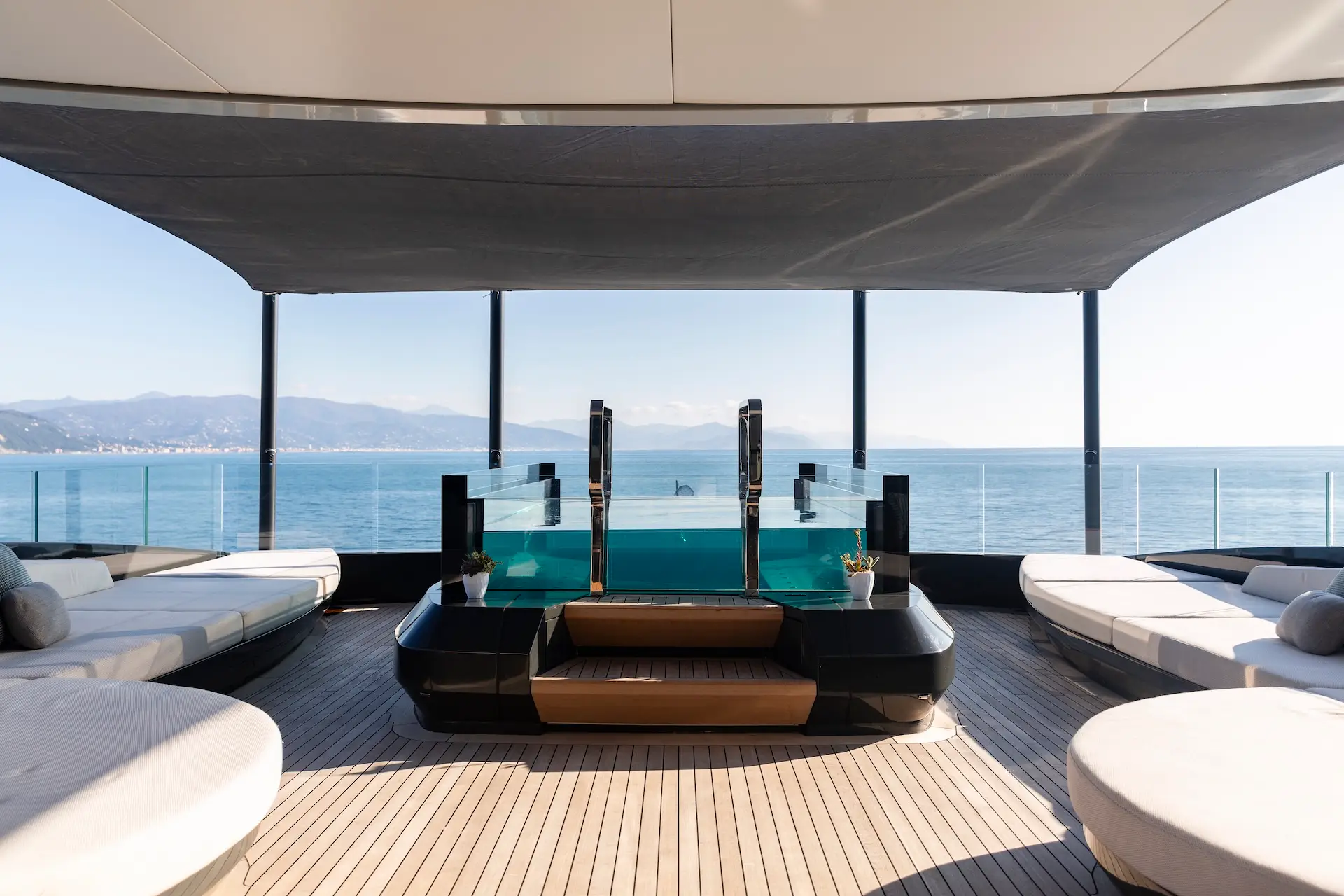 Fly deck with pool and sunbeds