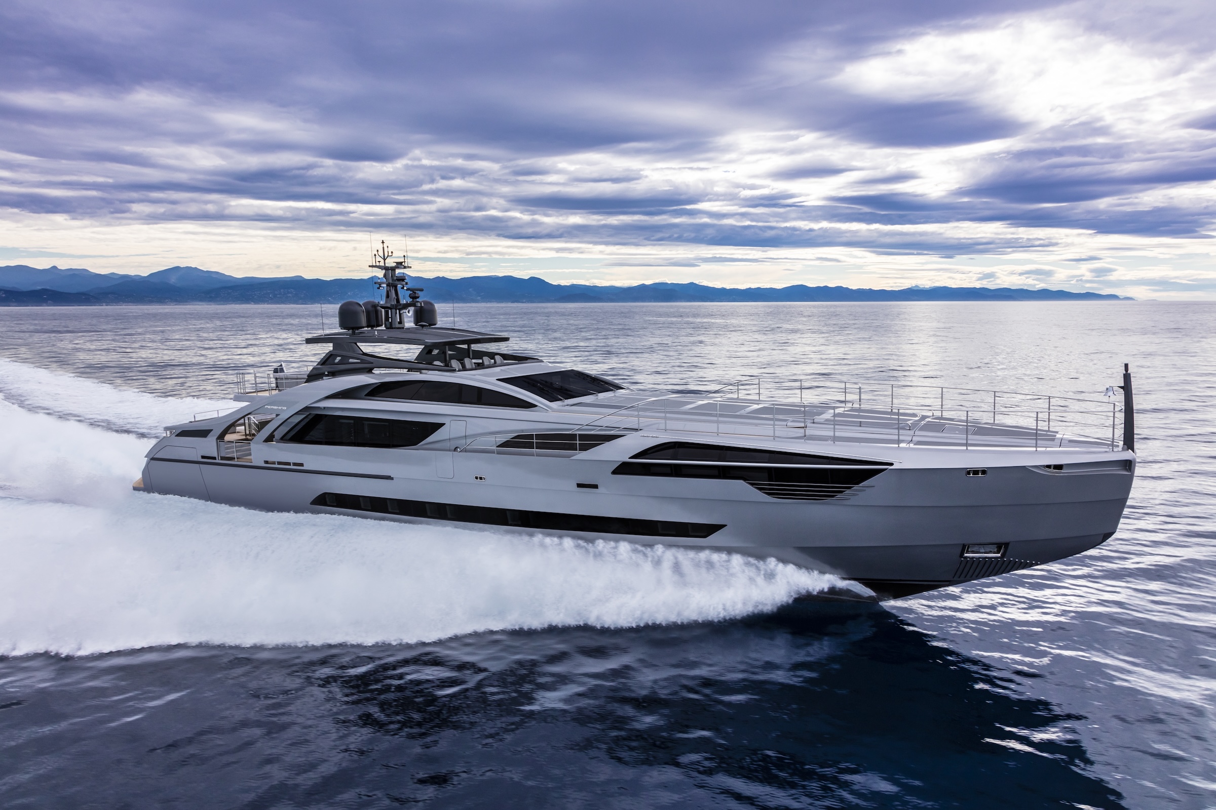 Pershing 140 underway at full power
