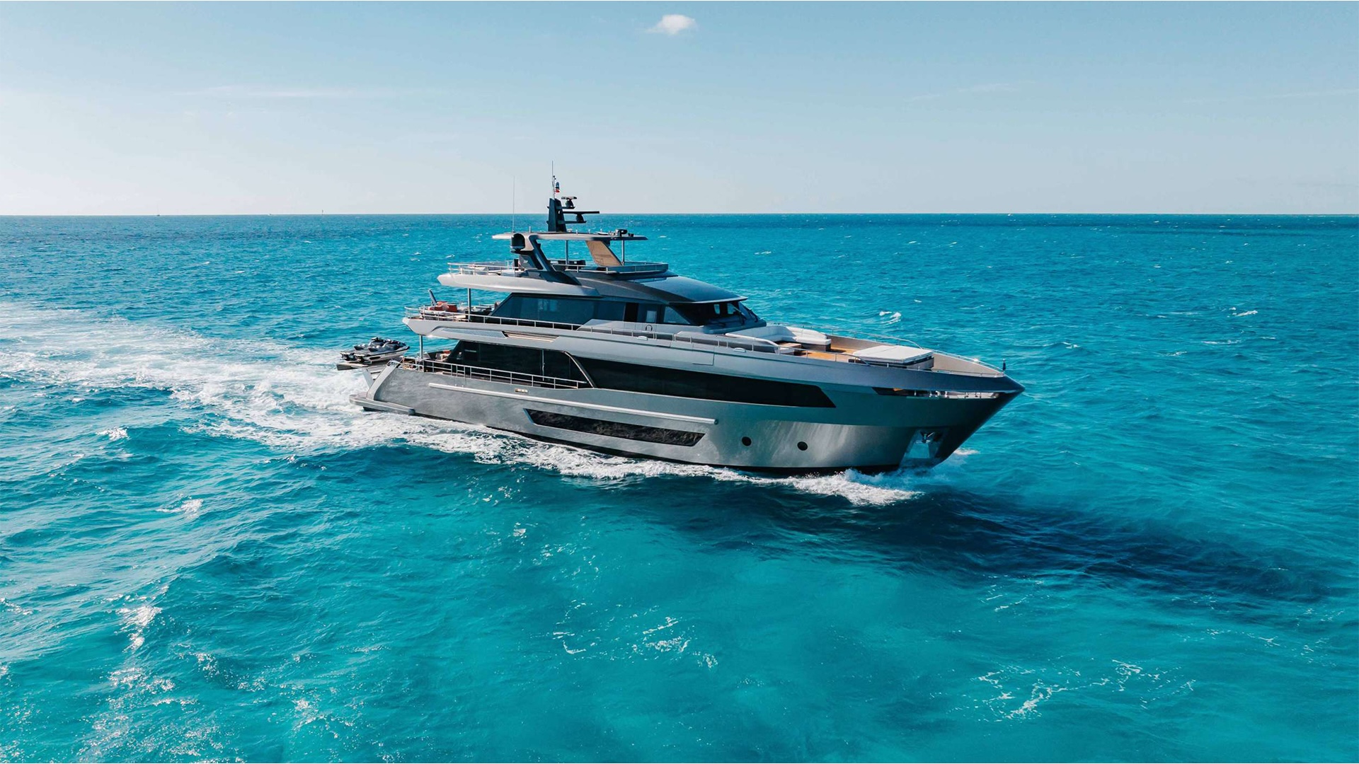 Yacht crossing the Gulf Stream toward Bimini