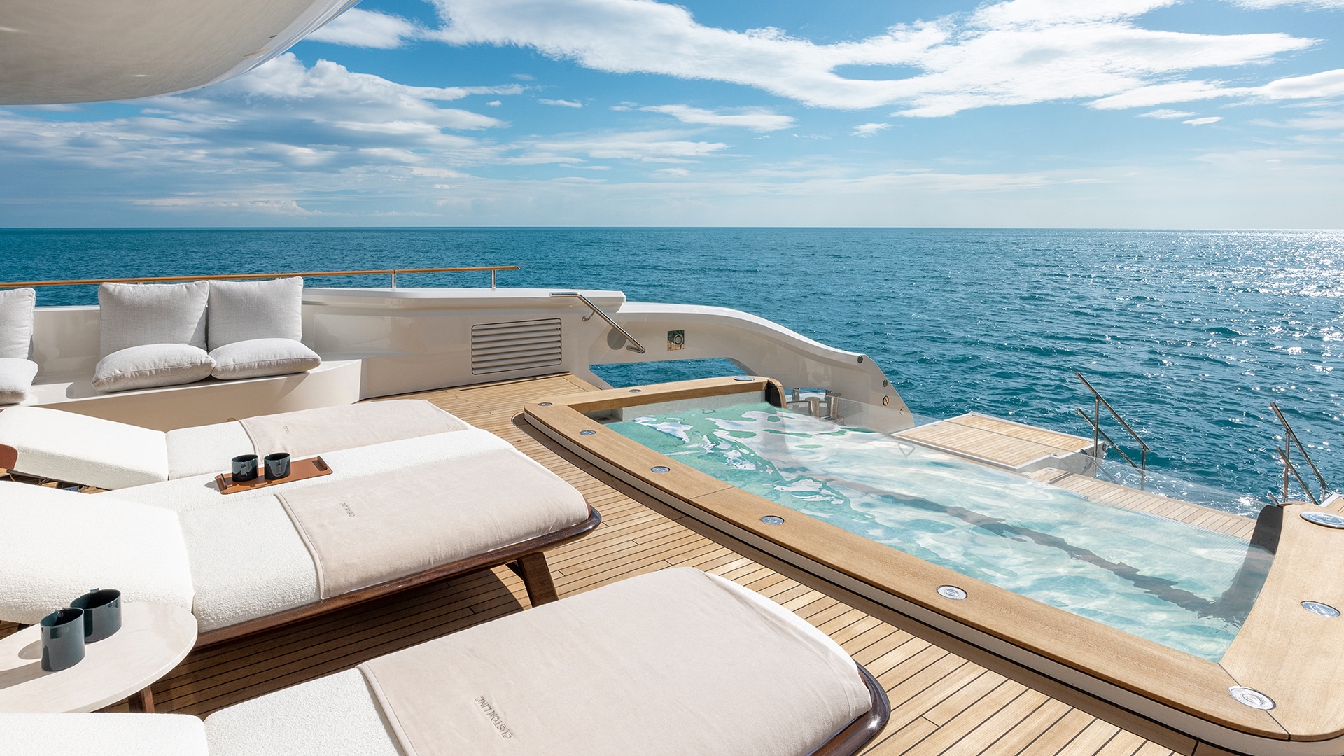 Custom Line 50 pool and solarium