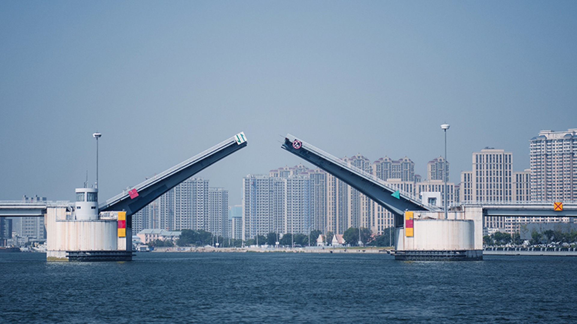 Bridge opening over an urban bay, seen from the water