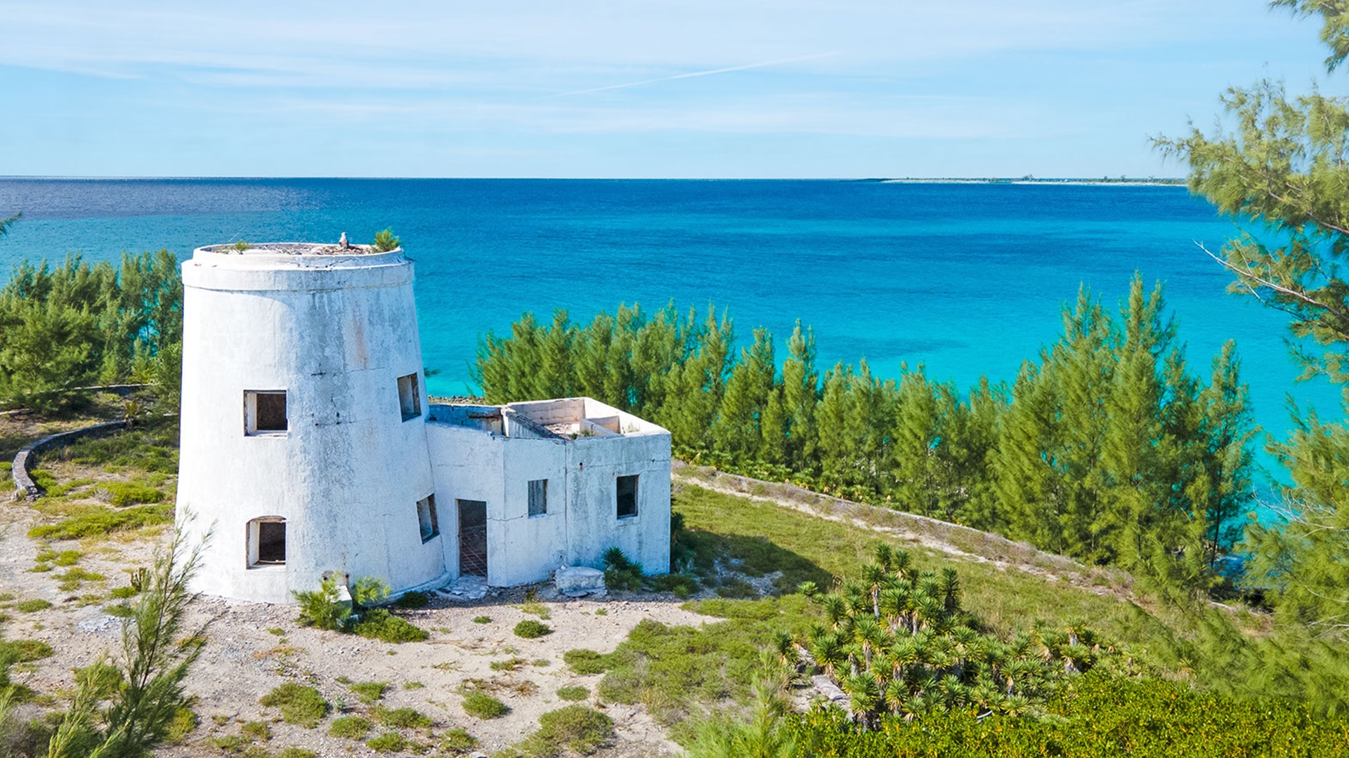 Old rustic house by the sea in the Berry Islands