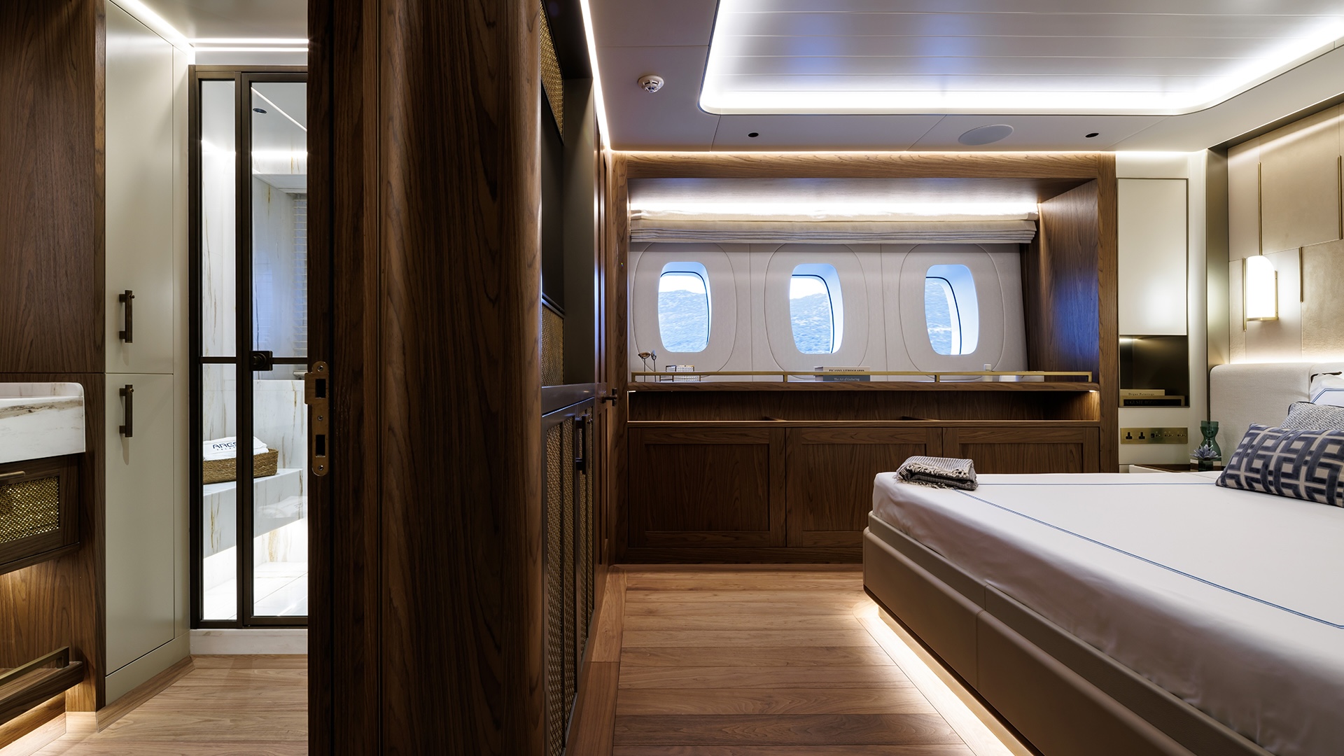 Guest cabin on Simena with woven leather and mahogany panelling